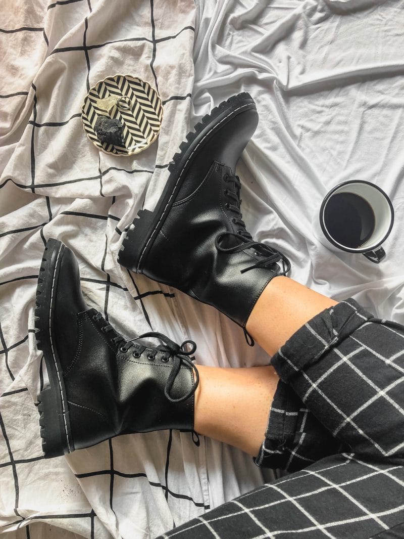 Coturno Manto Preto Urban Flowers