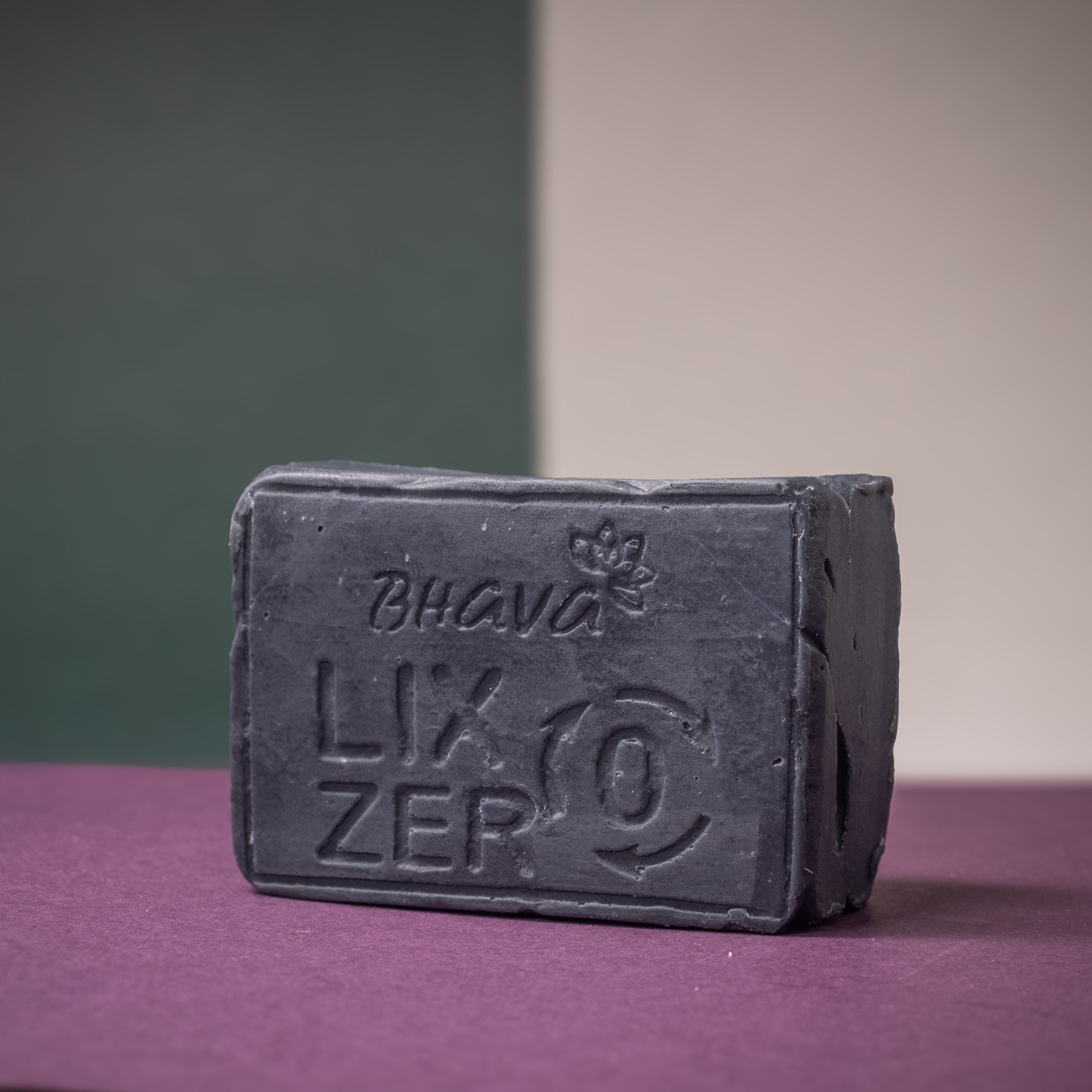 Shampoo sólido Carvão Detox 90g – Linha Lixo Zero