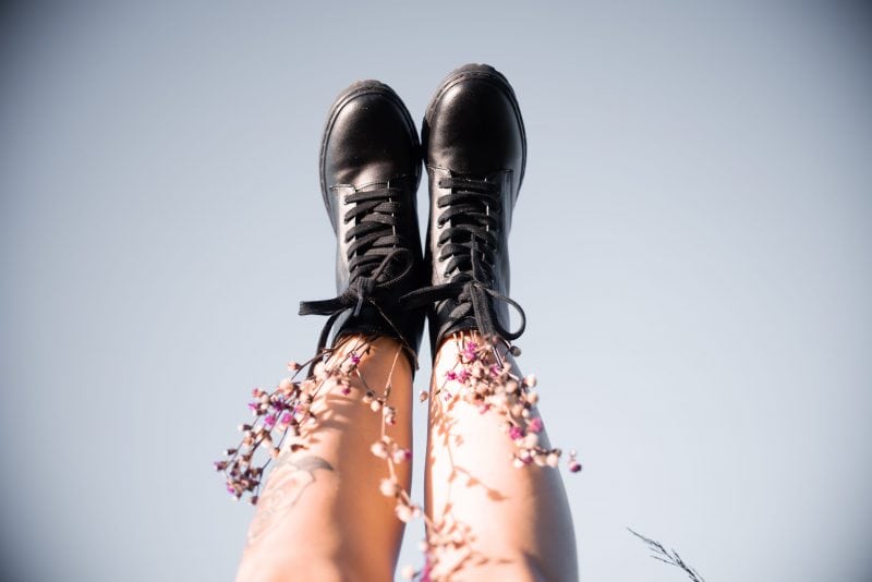 Coturno Manto Preto Urban Flowers